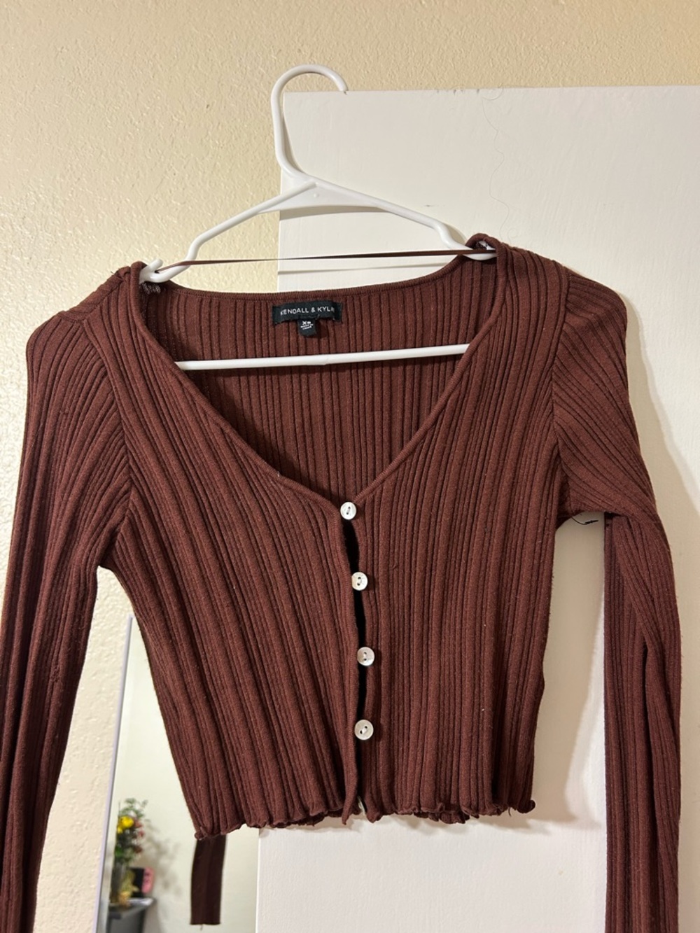 Kendall & Kylie Ribbed Crewneck Top in Deep Brown